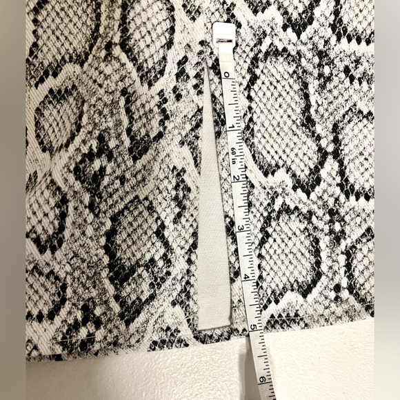 Vici brand white, grey & black snakeskin print mini skirt with slit size Medium - Picture 9 of 14